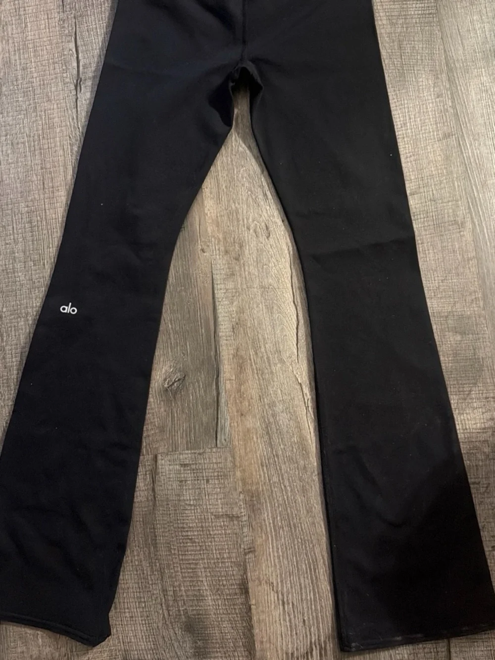 ALO Yoga Black Leggings with Subtle Light Logo